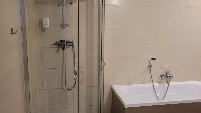 פנסיון Restauracja Hotel Graal