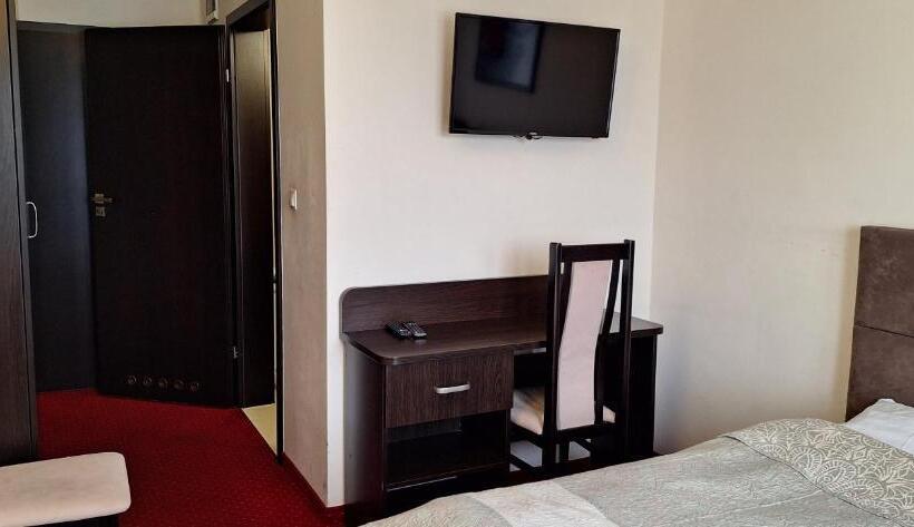 פנסיון Restauracja Hotel Graal