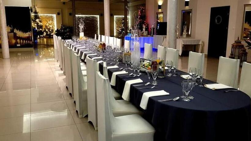 פנסיון Restauracja Hotel Graal