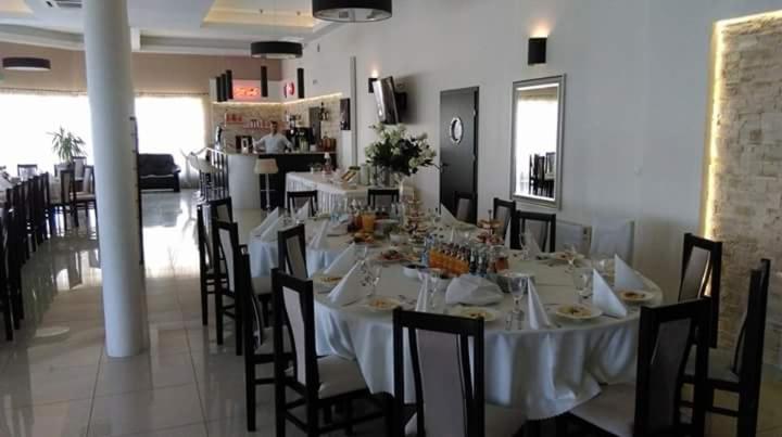 פנסיון Restauracja Hotel Graal