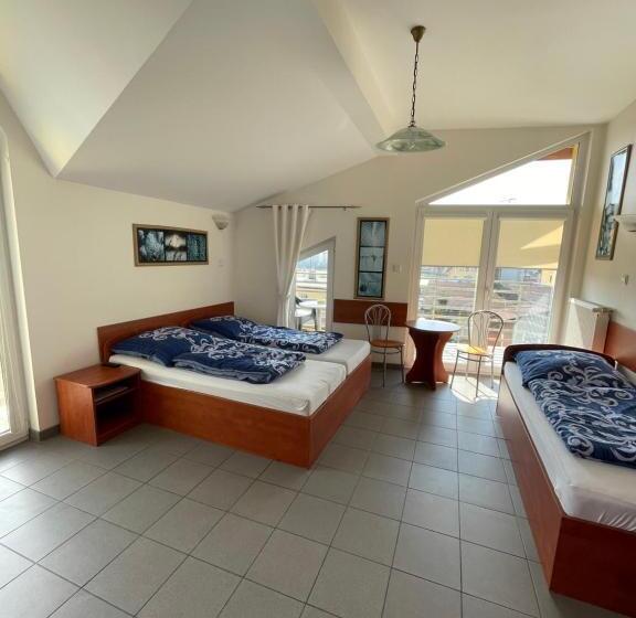 بنسيون Willa Mira 200 Metrów Od Morza