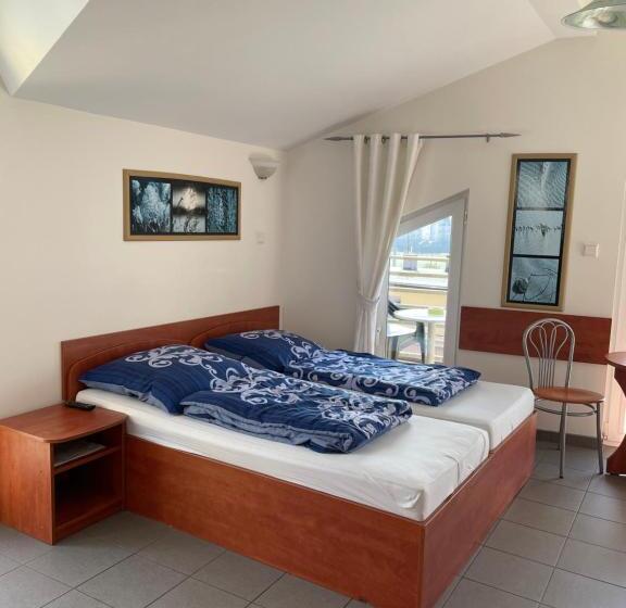 بنسيون Willa Mira 200 Metrów Od Morza