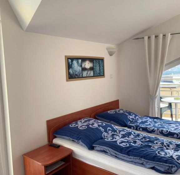 بنسيون Willa Mira 200 Metrów Od Morza