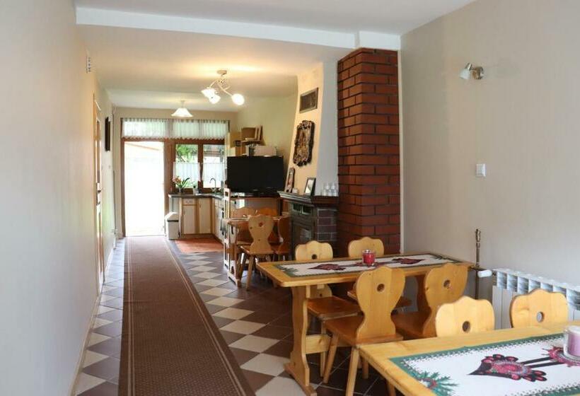 ペンション Wynajem Pokoi Krościenko Halina Stołowska