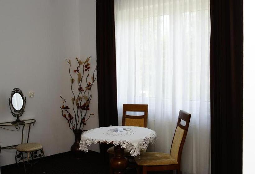 渡假胜地 Dwór Dziekanów