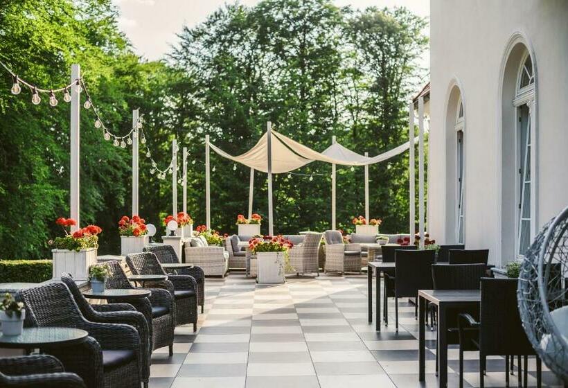 渡假胜地 Pałac łebunia