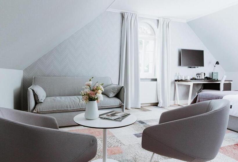 渡假胜地 Pałac łebunia