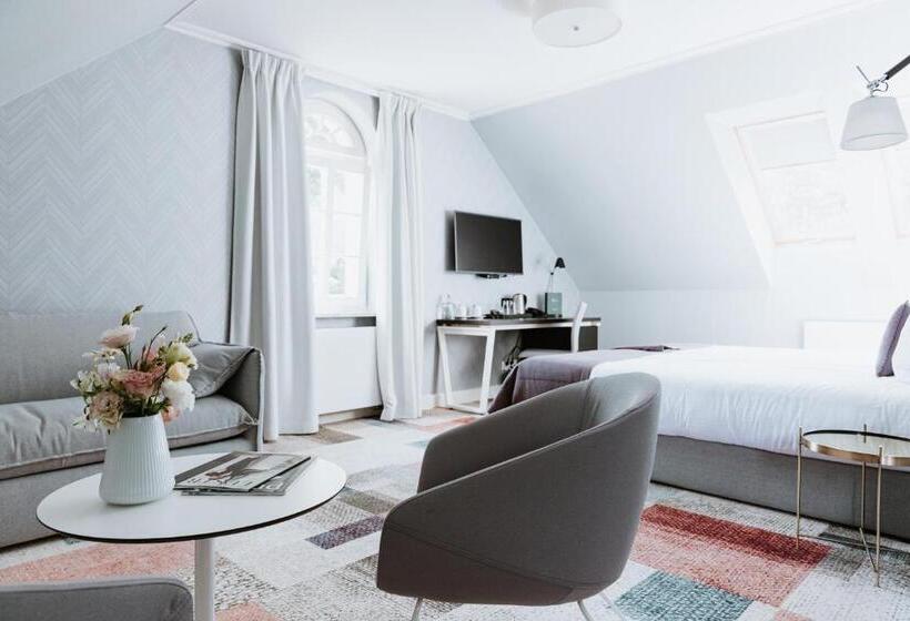 渡假胜地 Pałac łebunia