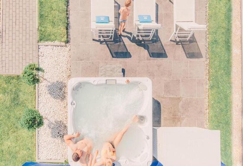 リゾートホテル Zatoka Slonca Domki Z Basenem, Wifi I Parking W Cenie!