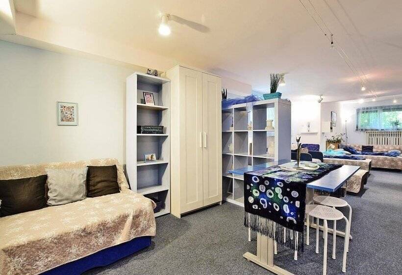 ユースホステル Dom Tu I Teraz