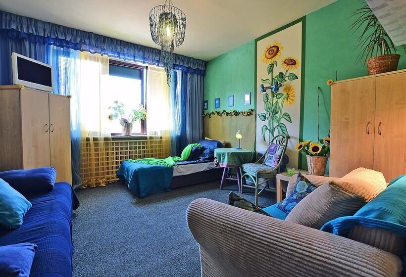 ユースホステル Dom Tu I Teraz