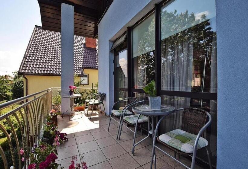 ユースホステル Dom Tu I Teraz