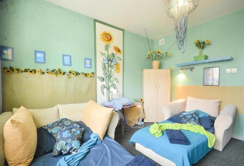 ユースホステル Dom Tu I Teraz