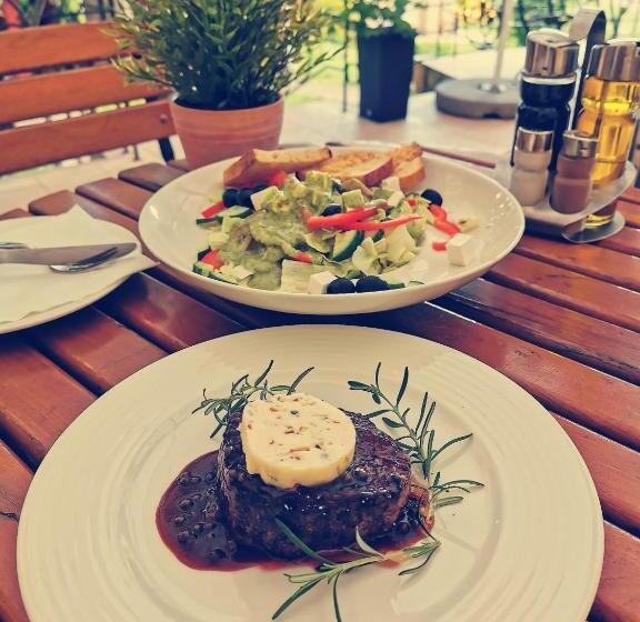 旅馆 I Restauracja Pod Skałą Jasło