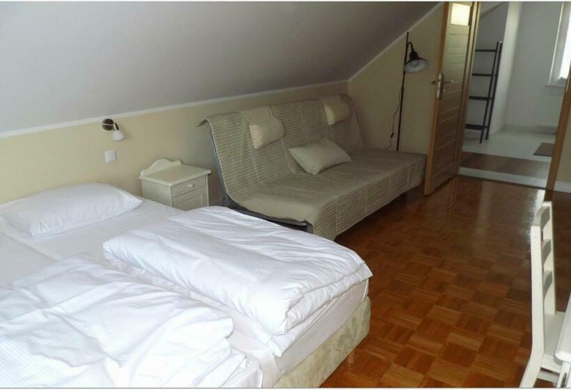 ユースホステル Lavender   Restauracja I Pokoje Gościnne