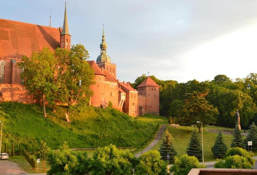 호스텔 Pod Wzgórzem Bed & Breakfast