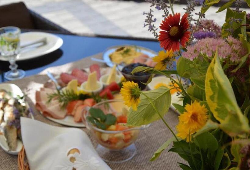 הוסטל Pod Wzgórzem Bed & Breakfast