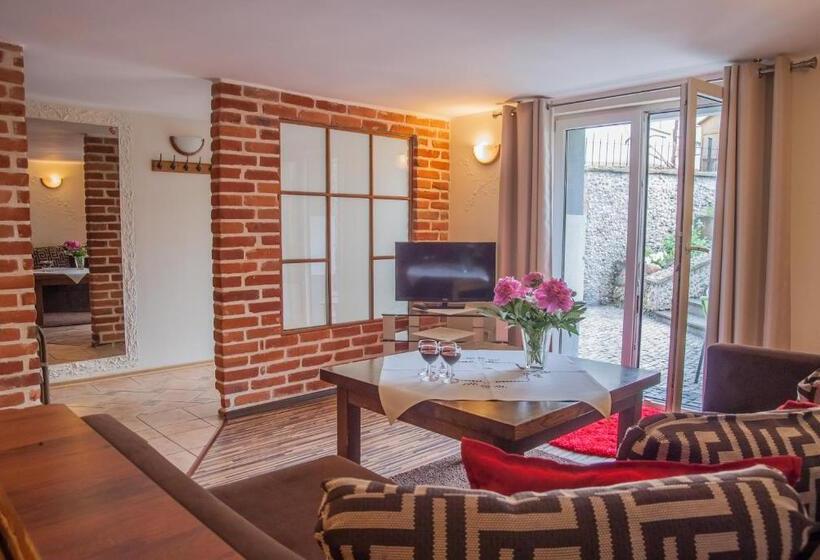 호스텔 Pod Wzgórzem Bed & Breakfast