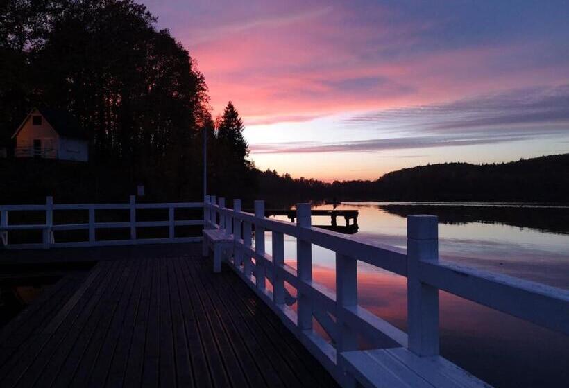 ユースホステル Pokoje Hotelowe Nad Jeziorem Jelen