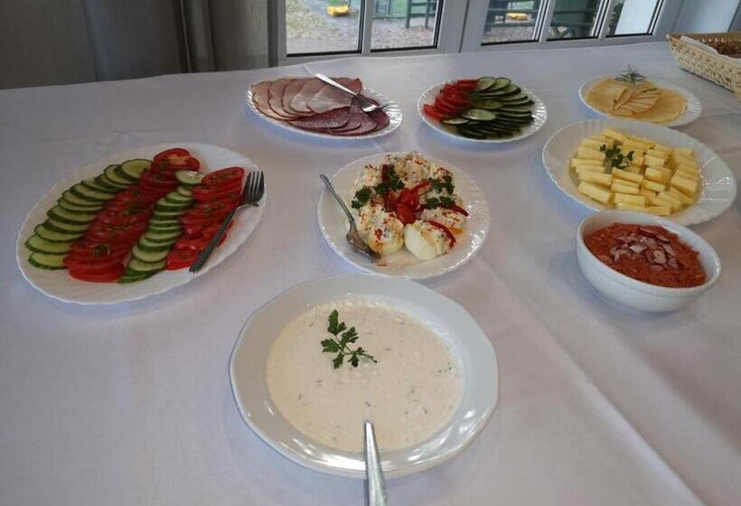 ユースホステル Pokoje Hotelowe Nad Jeziorem Jelen