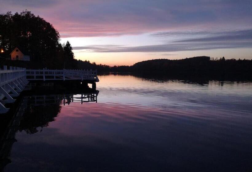 ユースホステル Pokoje Hotelowe Nad Jeziorem Jelen