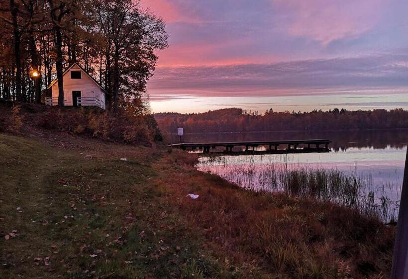 ユースホステル Pokoje Hotelowe Nad Jeziorem Jelen