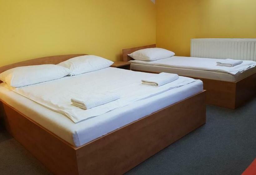 הוסטל Zajazd Gosciniec