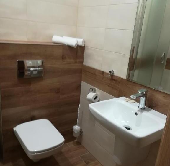 הוסטל Zajazd Podjadek