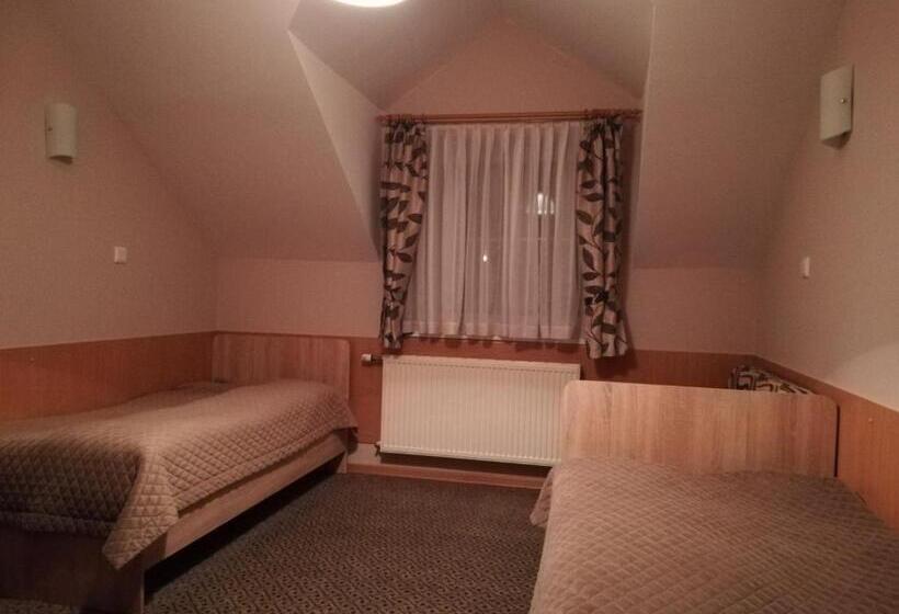 הוסטל Zajazd Podjadek