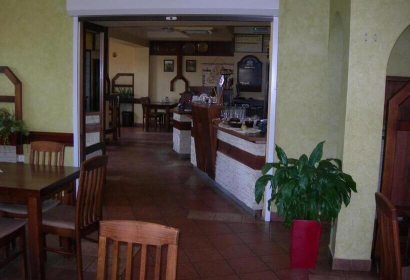 הוסטל Zajazd Podjadek