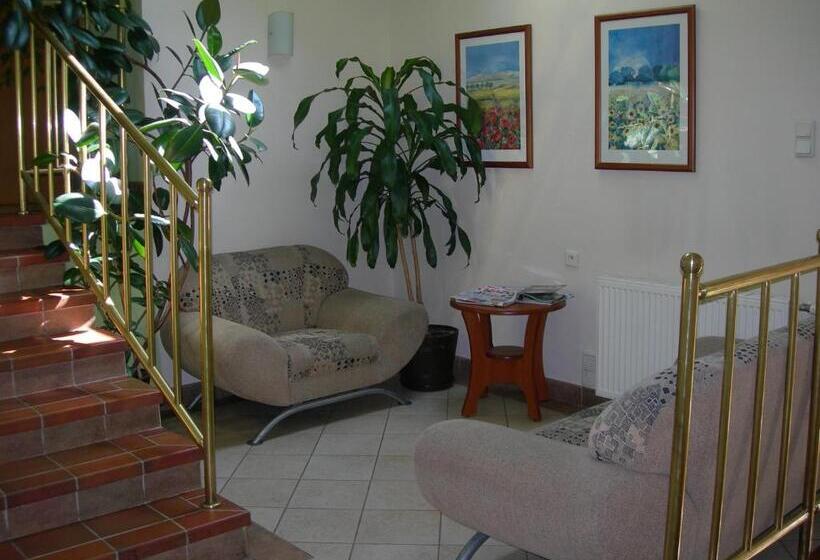 הוסטל Zajazd Podjadek