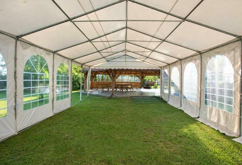 فندق صغير Zajazd Polonez