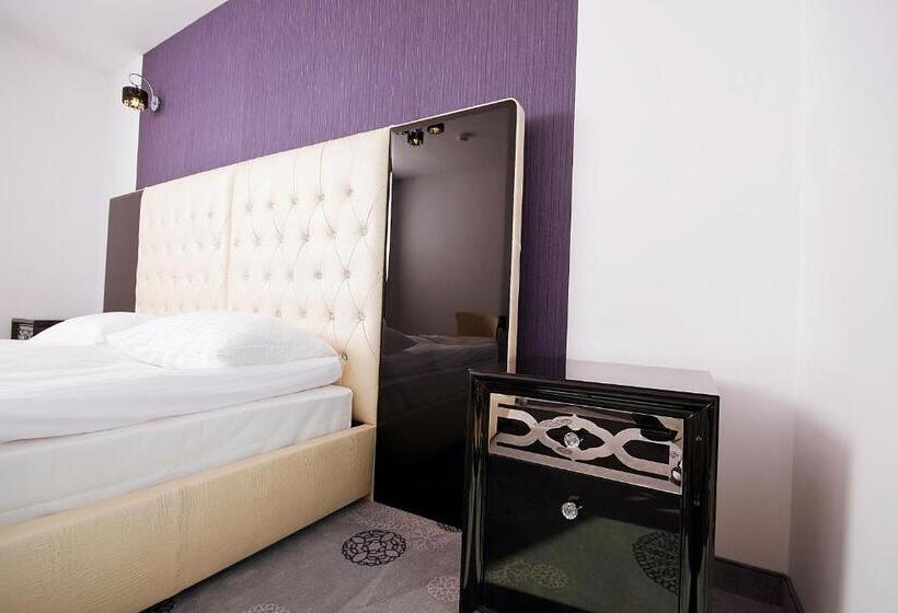 הוסטל Zajazd Sebory