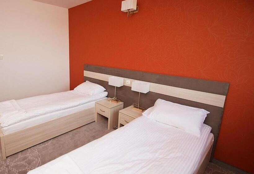 הוסטל Zajazd Sebory