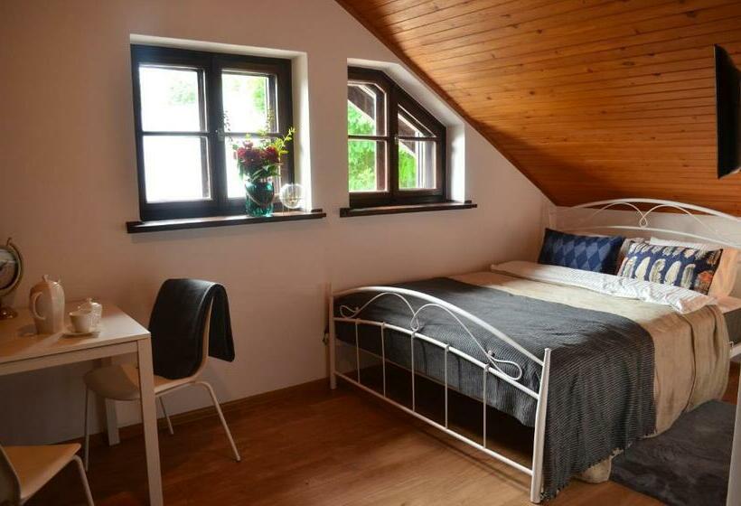 Apartamenty W Dworku Cheval