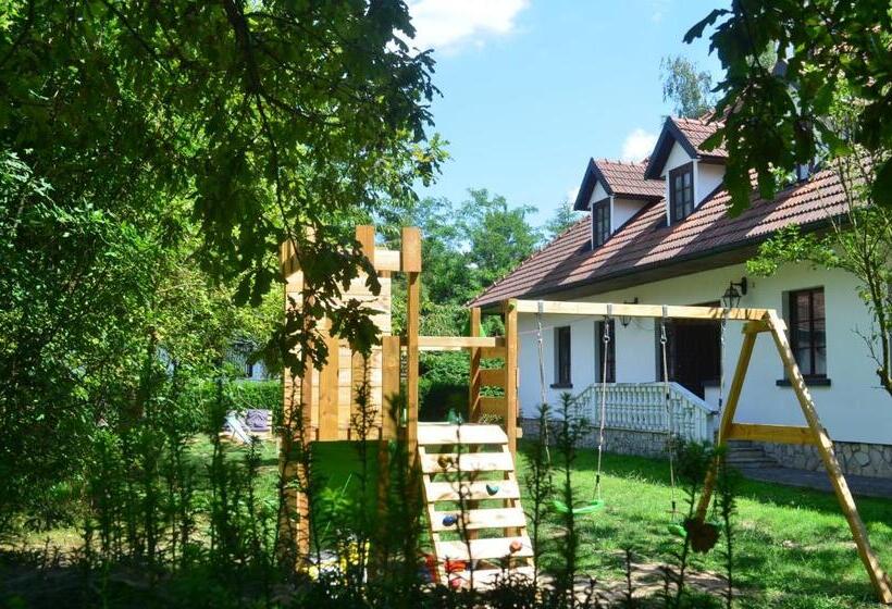 Apartamenty W Dworku Cheval