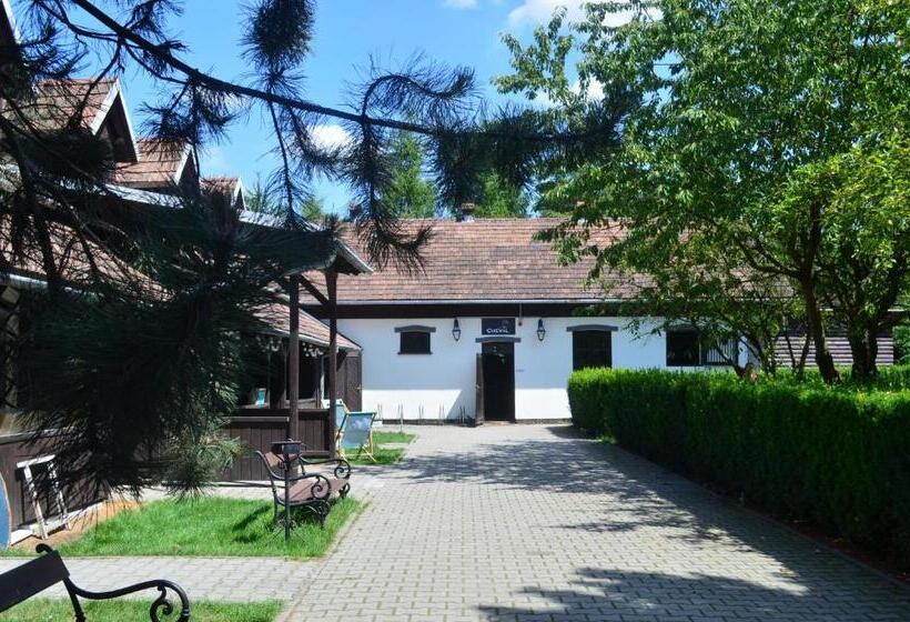 Apartamenty W Dworku Cheval