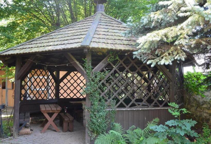 Apartamenty W Dworku Cheval