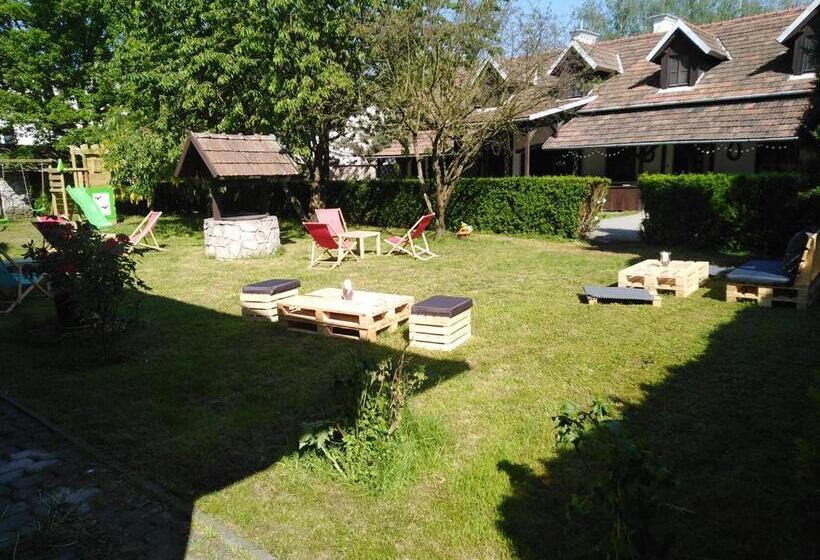 Apartamenty W Dworku Cheval