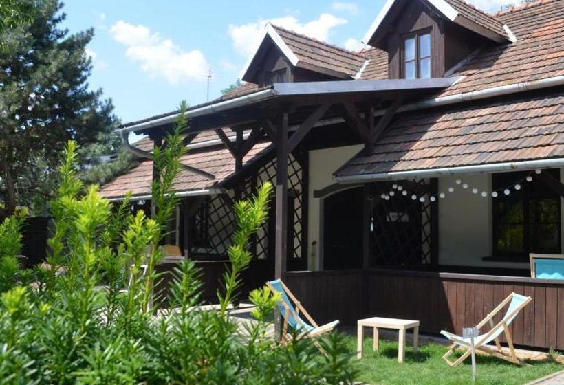 Apartamenty W Dworku Cheval