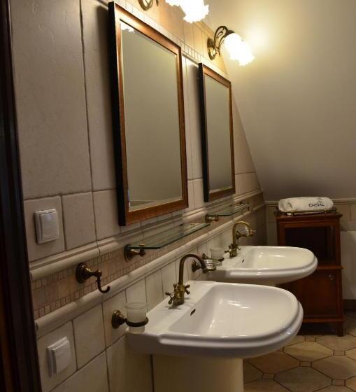 Apartamenty W Dworku Cheval