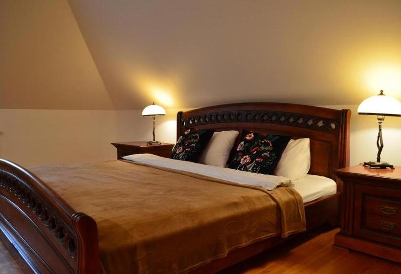 Apartamenty W Dworku Cheval