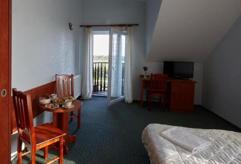 مبيت وإفطار Dworek Tucholski