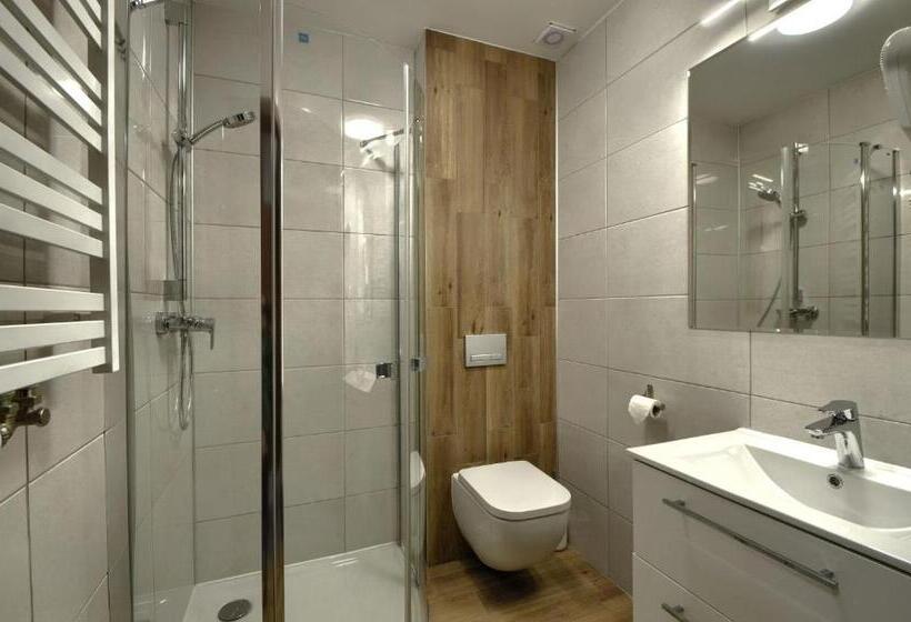 تختخواب و صبحانه Gucio