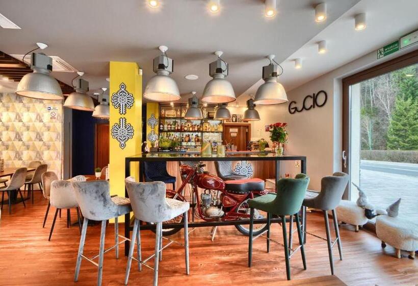 تختخواب و صبحانه Gucio