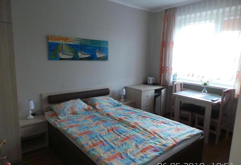 住宿加早餐  Latarnik