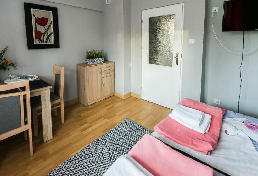 تختخواب و صبحانه Luna