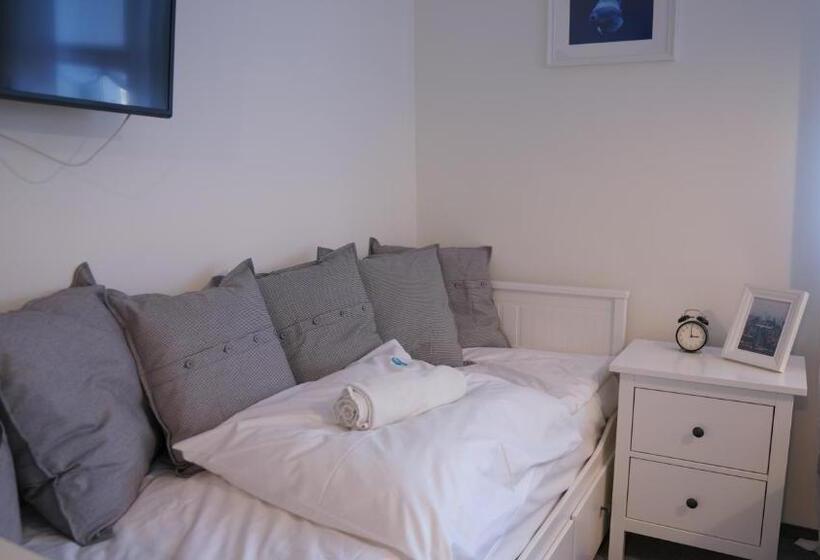 مبيت وإفطار Mcew Studnia