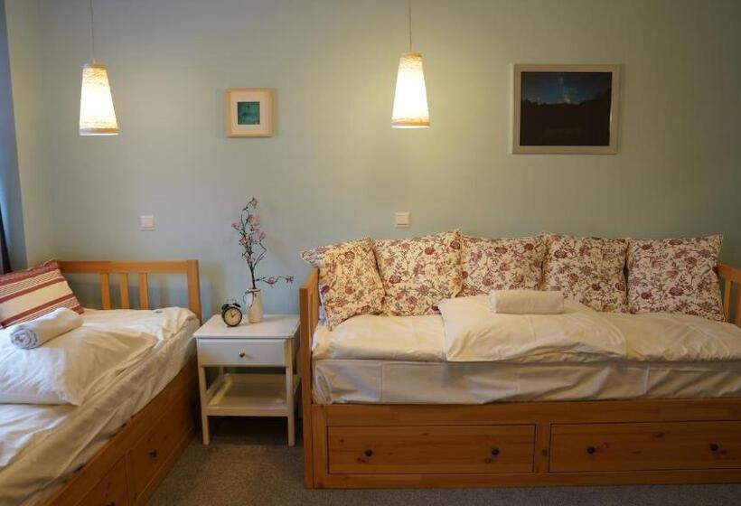 مبيت وإفطار Mcew Studnia