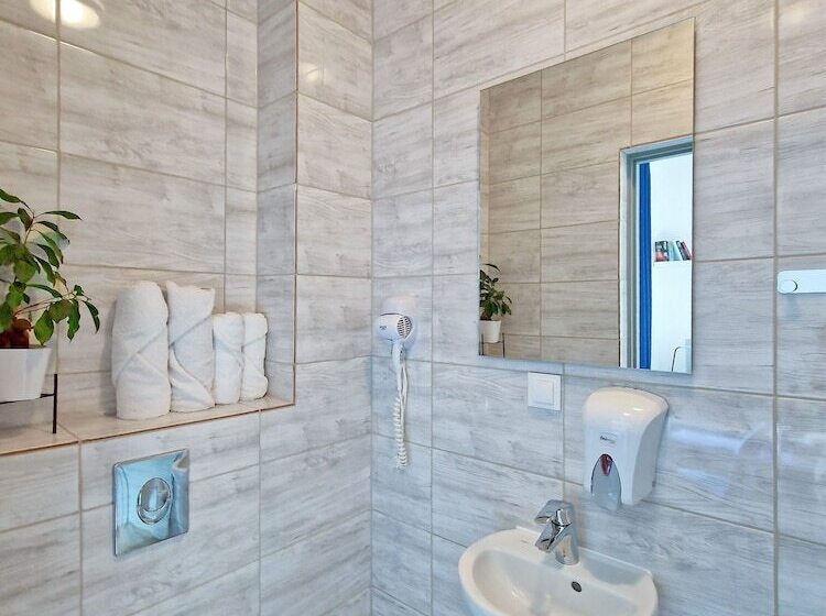 צימר Mile Gdansk Airport & Parking Długoterminowy